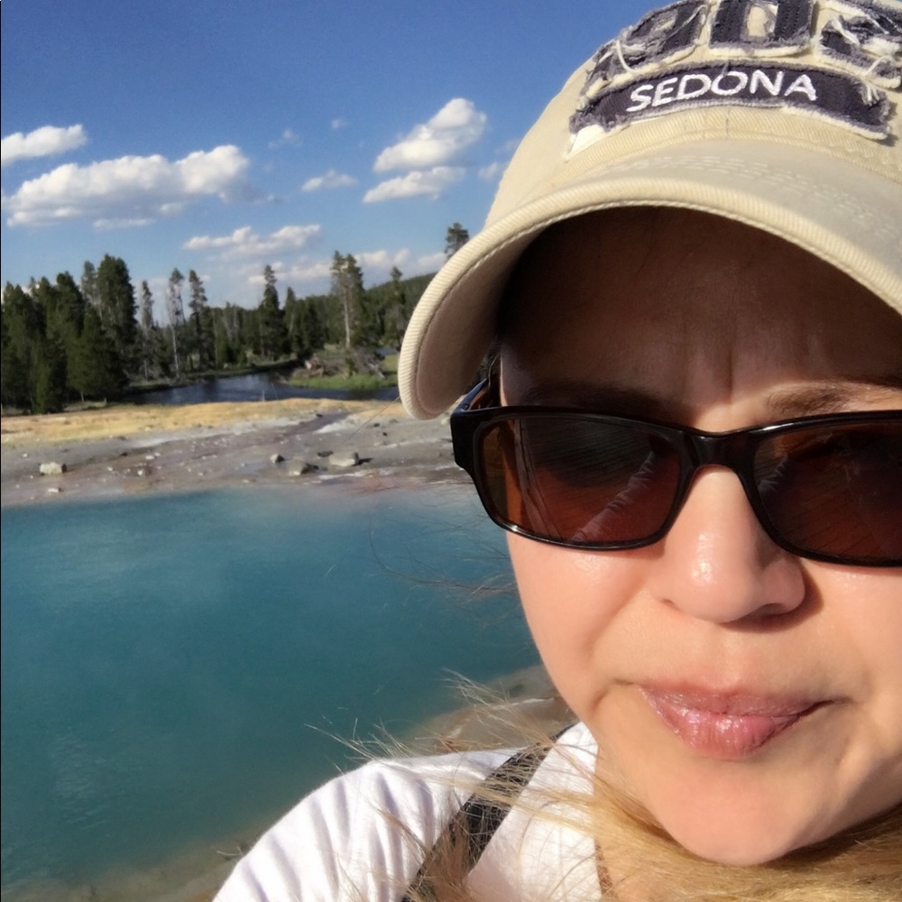 Meet your Posher, Alicia